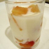 桃とミニトマトの練乳ヨーグルトパフェ